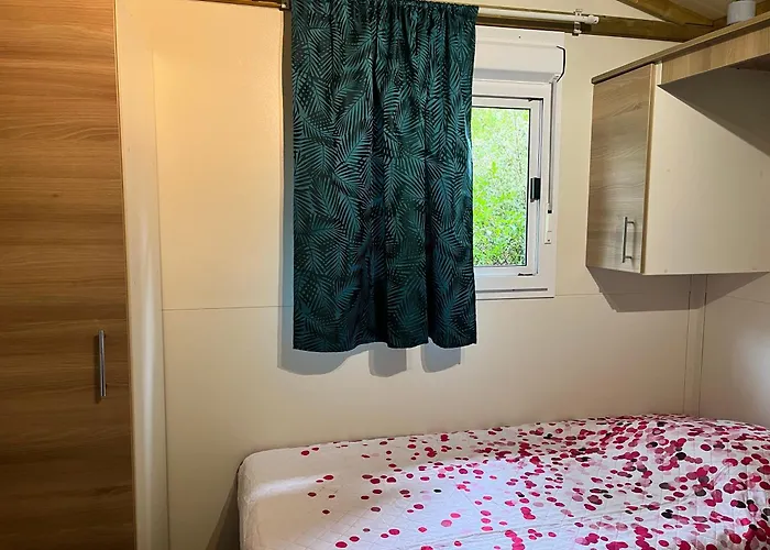 Village De Chalets Et Camping La Pierre De L\'Aigle