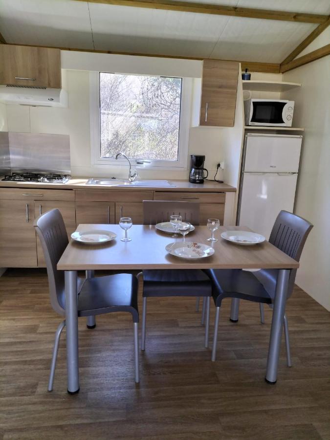 Camping Village De Et La Pierre De L'aigle *